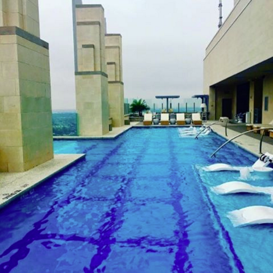 Yükseklik korkusu olmayanlara hitap eden gökdelen havuzu 8