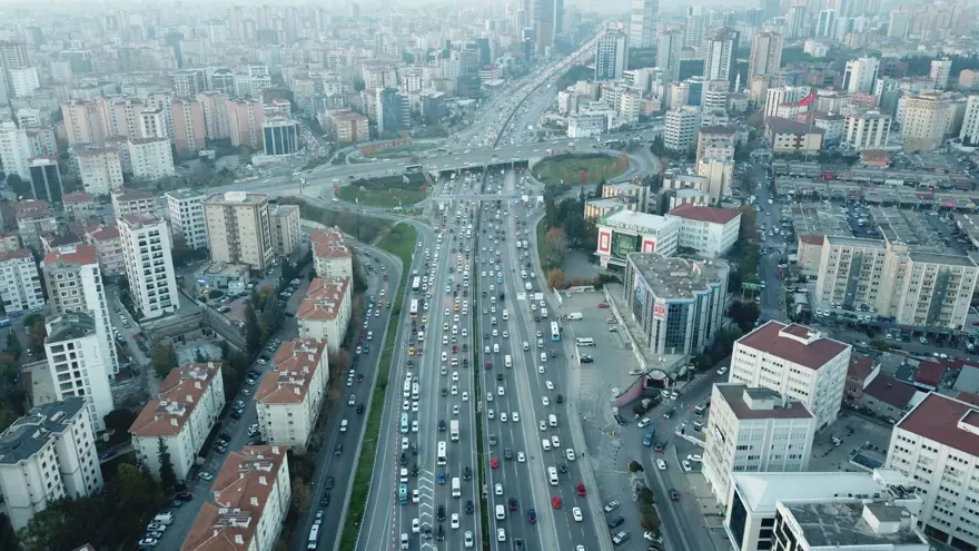 Kısıtlama başladı trafik yoğunluğu bitmedi 17
