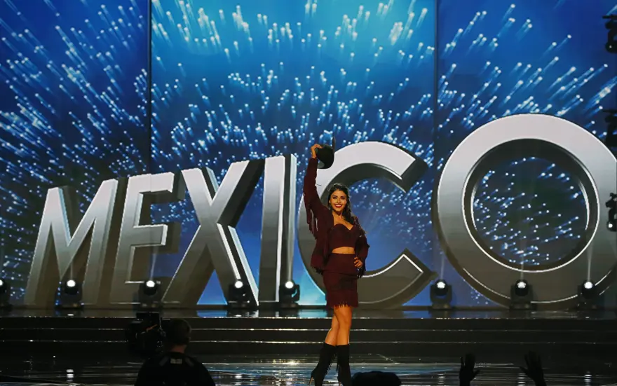 Miss Universe yarışmasında kıyafetler de yarışıyor 14