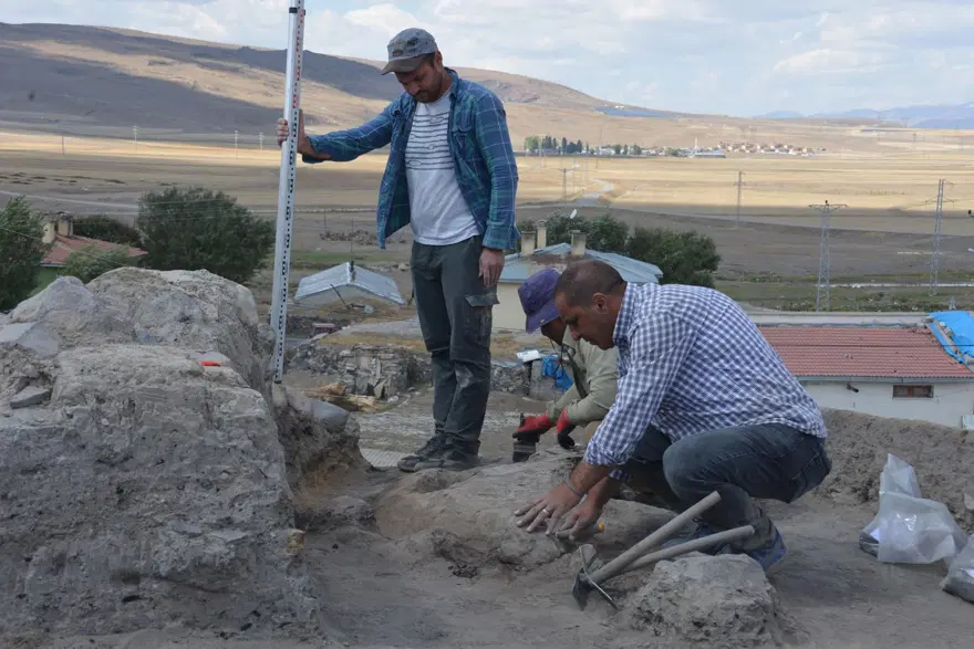 Pulur Höyük'te neolitik dönemin izleri aranacak Pulur Höyük'te neolitik dönemin izleri aranacak