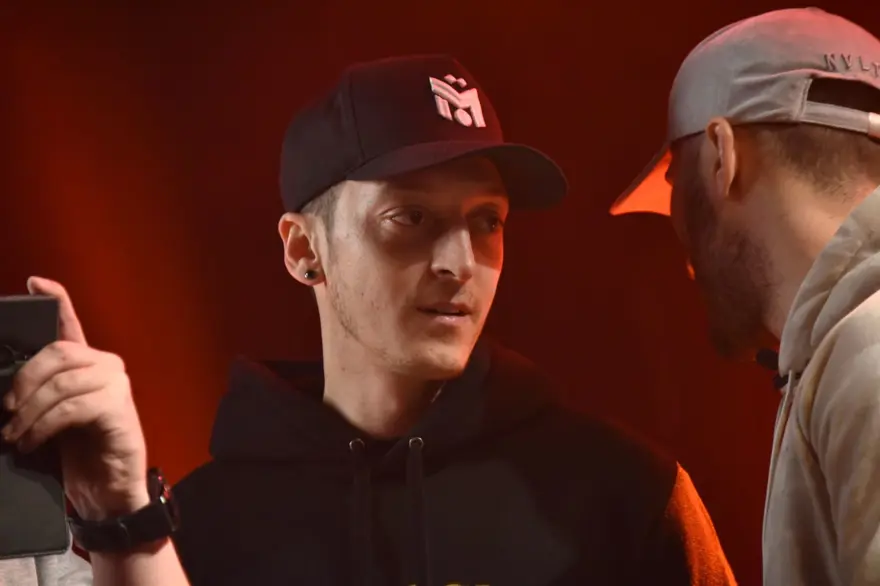 Mesut Özil'den çocuklara eğitim bağışı 4