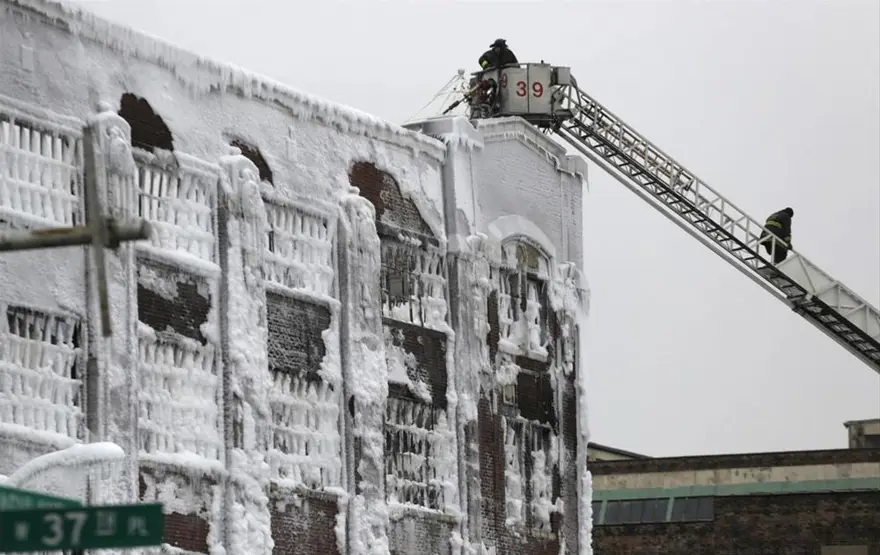 İtfaiyenin buzla mücadelesi 91