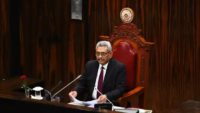 Sri Lanka'da Devlet Başkanı Rajapaksa ülkeyi terk etti