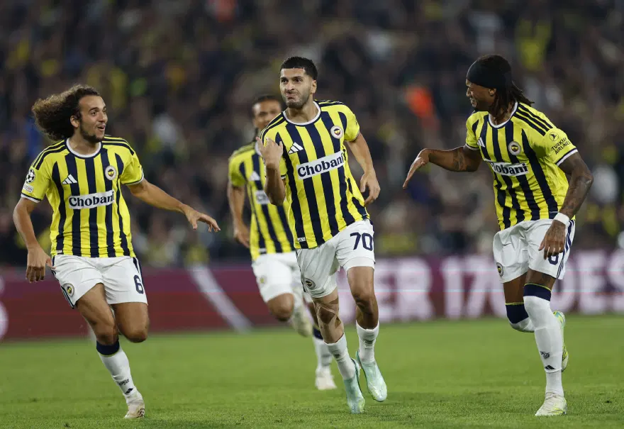 6 dünya devi bu akşam İstanbul'da. Hem Galatasaraylı hem de Fenerbahçeli iki yıldızı izleyecekler 4