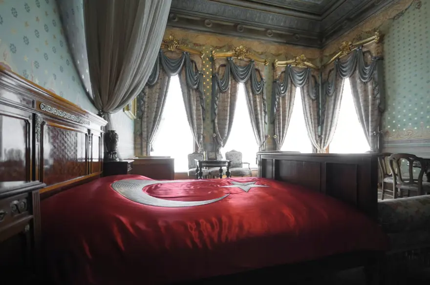 Dolmabahçe Sarayı: Büyük Önder Atatürk'ün son günlerini geçirdiği yer 6 Dolmabahçe Sarayı: Büyük Önder Atatürk'ün son günlerini geçirdiği yer 6