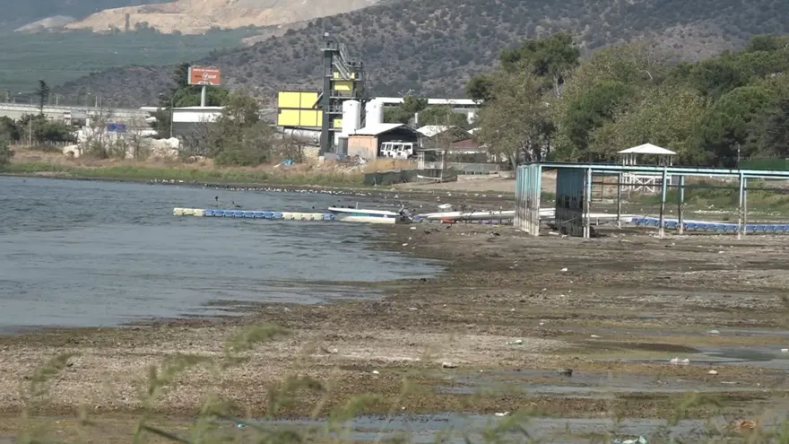 Su metrelerce çekildi: Göl bataklığa dönüştü 5