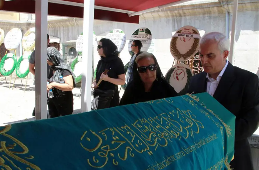 Demet Akbağ'ın acı günü 