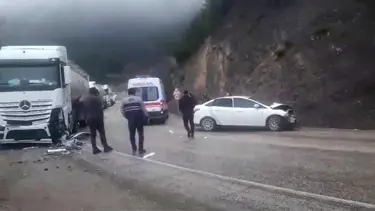Bolu’da TIR ile otomobil çarpıştı: Biri ağır 4 yaralı