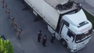 Van'dan yola çıkan düzensiz göçmen dolu TIR Sakarya'da yakalandı