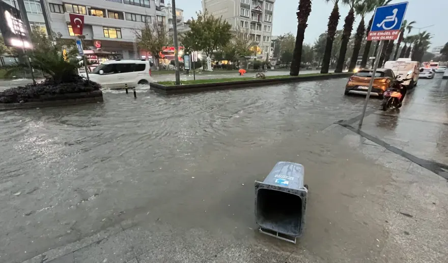 Çanakkale'de sağanak: Cadde ve sokaklar göle döndü 11