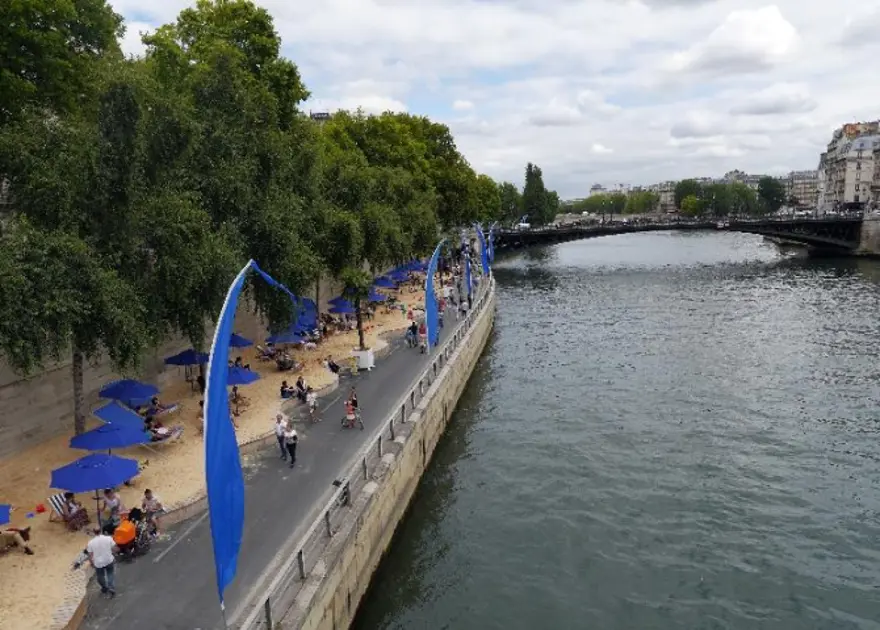 Tatile gidemeyenler Paris'i plaja çevirdi 11