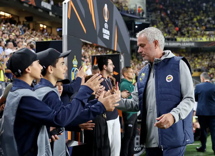 Fenerbahçe Avrupa Ligi'ne galibiyetle başladı: Kadıköy'de 3 gol 2 kırmızı kart! 9