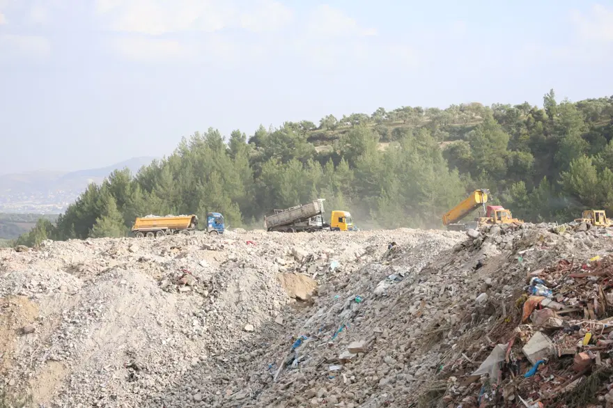 Hatay'da moloz dağları 5 Hatay'da moloz dağları 5
