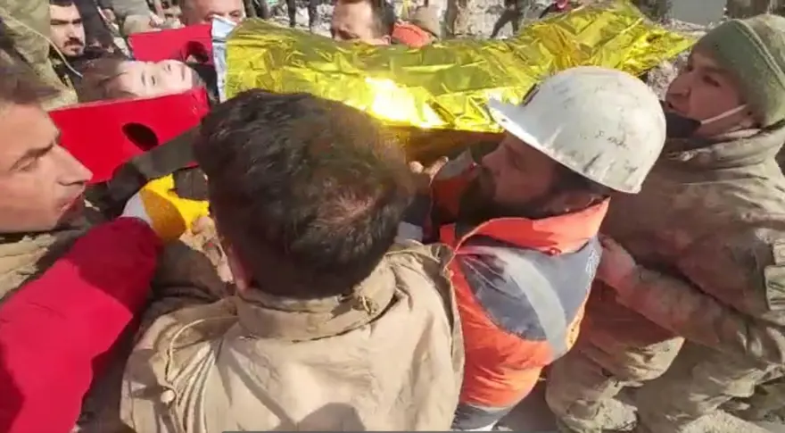 Deprem bölgesinden mucize kurtuluşlar 98