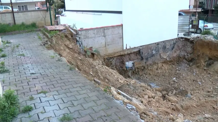 "BİNA KOLONLARININ ALTI BOŞALDI" 4