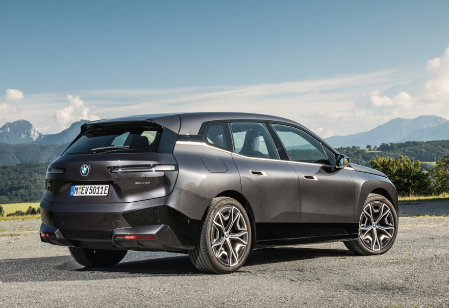 Lüksün zirvesi elektriklendi: En lüks 10 elektrikli otomobil 25