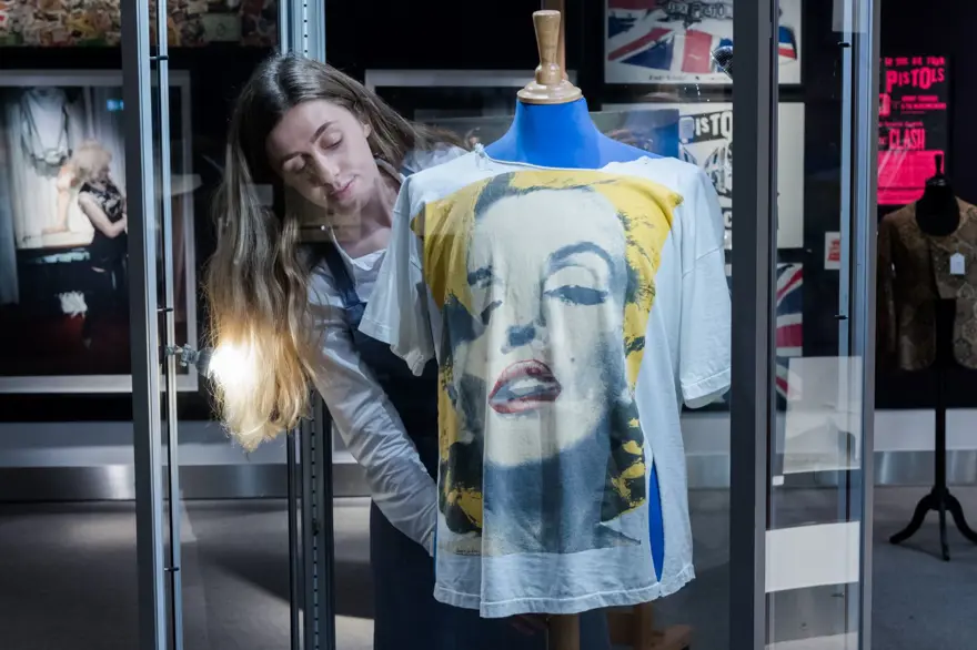 Ünlülerin eşyaları Londra'daki Bonhams Müzaye Evi'nde açık artırmada 6 Ünlülerin eşyaları Londra'daki Bonhams Müzaye Evi'nde açık artırmada 6