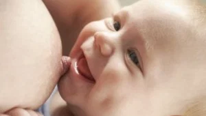 Emzirmek yüksek tansiyon riskini azaltıyor Emzirmek yüksek tansiyon riskini azaltıyor