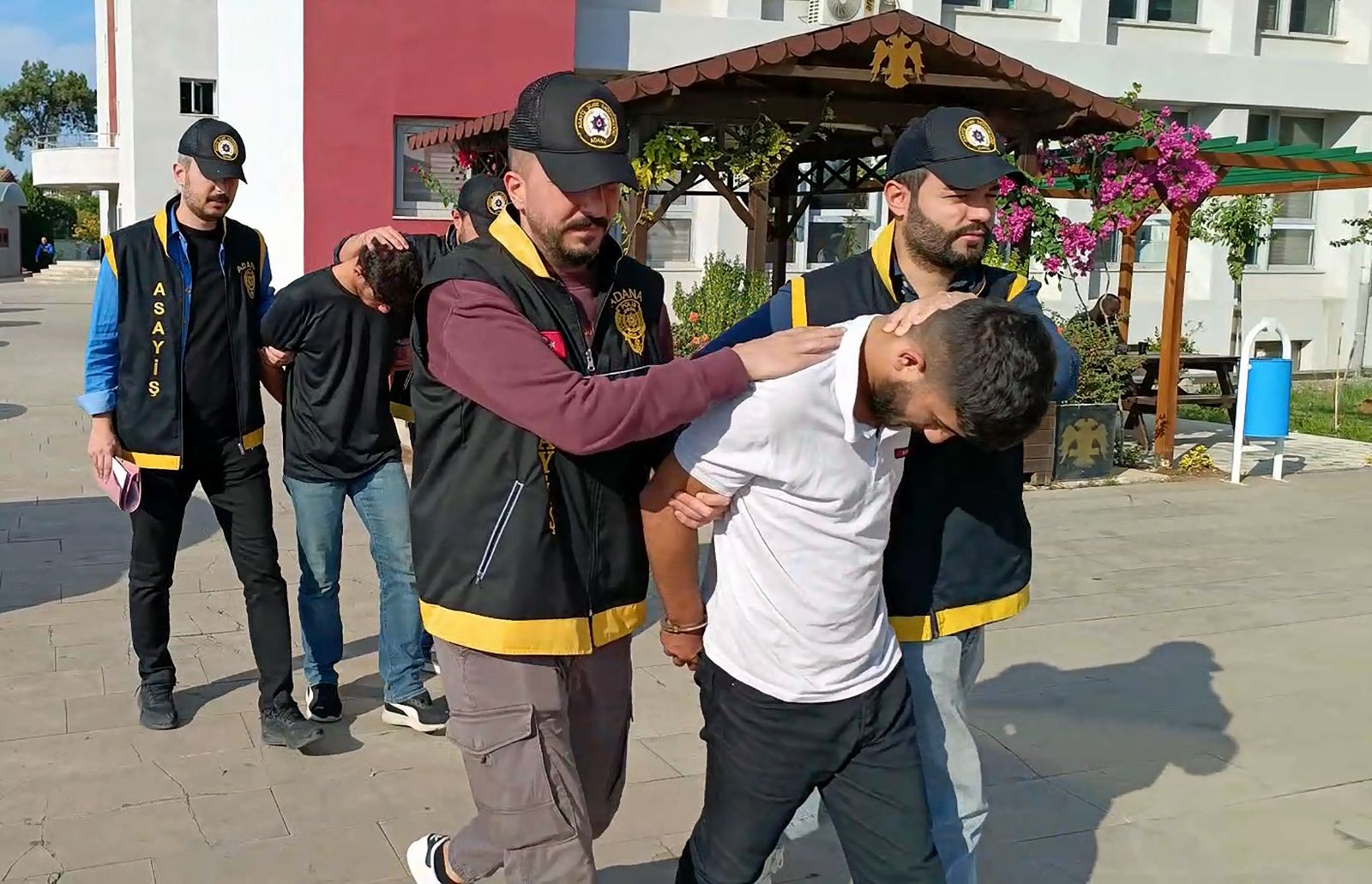 İki iş yerini molotofla yaktı: "Canım istedi, attım" dedi