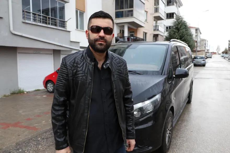 Gözlüklerinden kurtulmak isterken hayatı karardı Gözlüklerinden kurtulmak isterken hayatı karardı