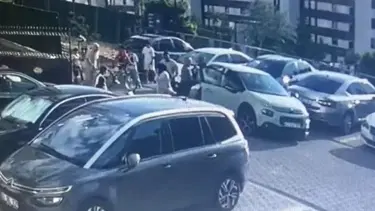 Sitede olay: Eşi ve yakınlarını arabayla ezdi