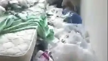 Ağır koku gelen evden 7 ton çöp çıktı