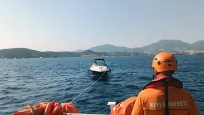 Bodrum'da sürüklenen tekne kurtarıldı