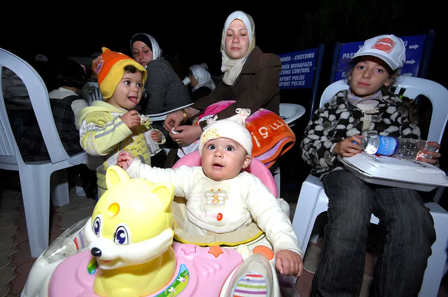 Yük gemisiyle 3 günde kurtuldular 27