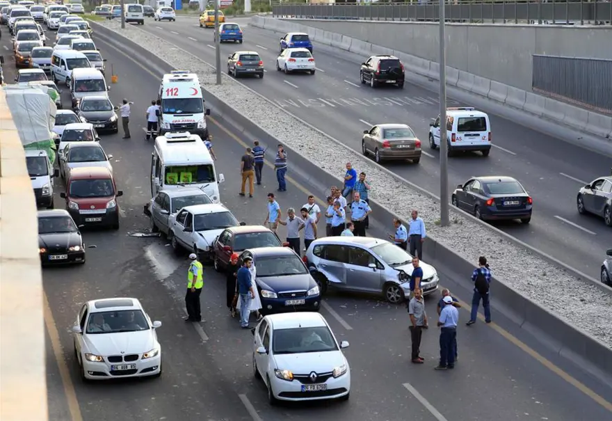 Başkentte zincirleme trafik kazası 4