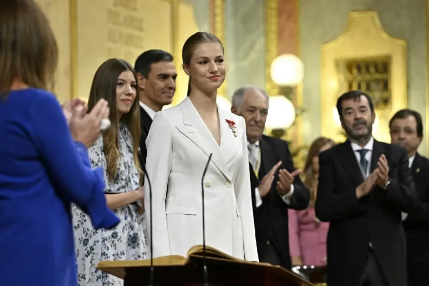 Bağlılık yemini eden Prenses Leonor artık resmen geleceğin kraliçesi 8 Bağlılık yemini eden Prenses Leonor artık resmen geleceğin kraliçesi 8