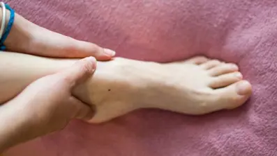 Kalp yetmezliğinin az bilinen belirtisi: Ayak bileklerinde ortaya çıkıyor