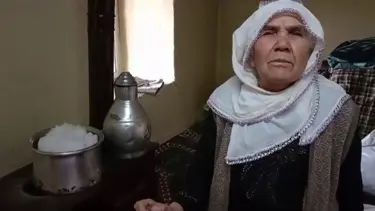 2 haftadır suları akmayan Zeynep teyze, kar eriterek su ihtiyacını karşılıyor
