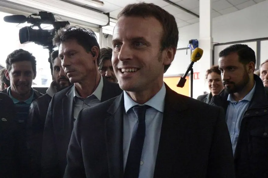 Macron'un göstericiyi darp eden korumasına gözaltı 18 Macron'un göstericiyi darp eden korumasına gözaltı 18