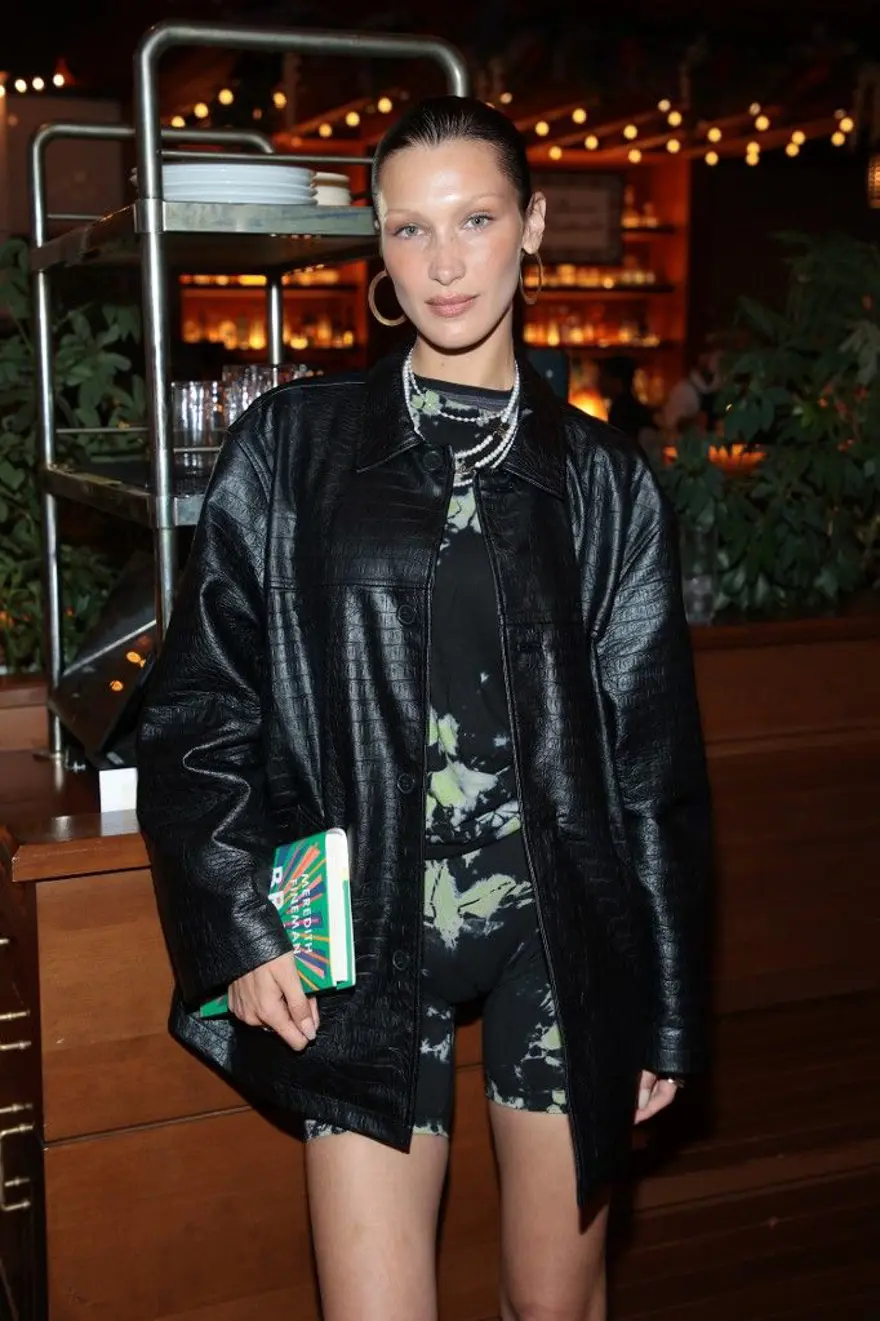 Bella Hadid'i kampanyadan çıkarmıştı: Adidas boykot çağrılarıyla karşı karşıya 4 Bella Hadid'i kampanyadan çıkarmıştı: Adidas boykot çağrılarıyla karşı karşıya 4