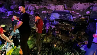 Mardin'de otomobil ile hafif ticari araç çarpıştı: 6 yaralı