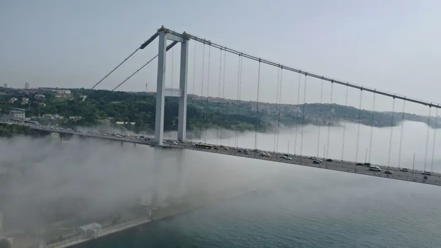 İstanbul Boğazı'na çöken sis doyumsuz görüntüler oluşturdu 13