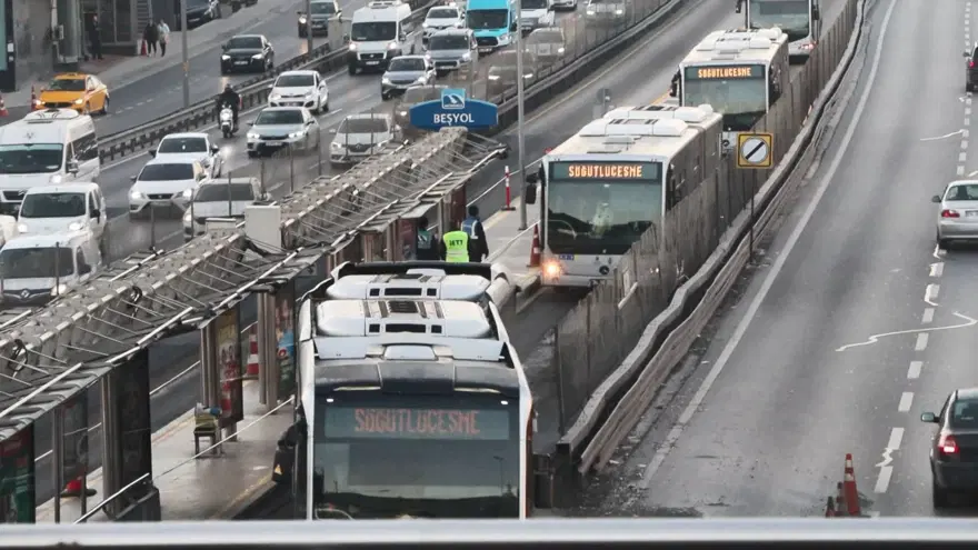 Beşyol metrobüs durağında 45 gün sürecek yenileme çalışması 