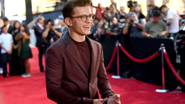 Tom Holland bile Instagram'a ara verdi