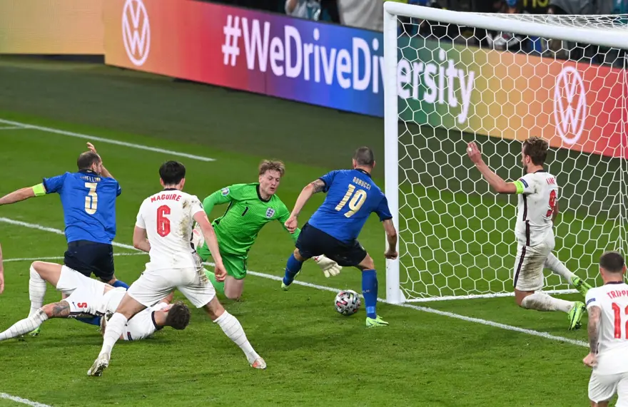 EURO 2020'de şampiyon İtalya 6