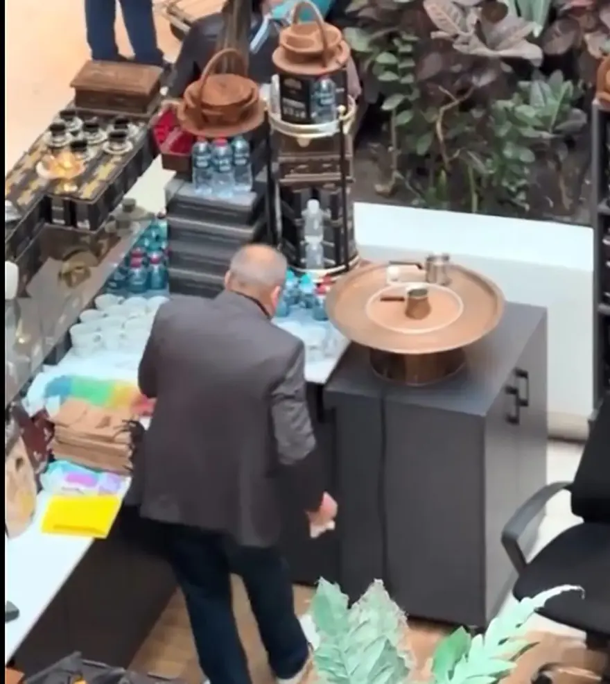 Edirne'de skandal hareket! Kahve fincanlarını tükürerek temizledi 3