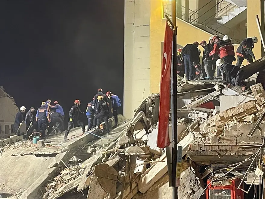 Malatya'da iki katlı bina çöktü: Olay yerinden fotoğraflar 38