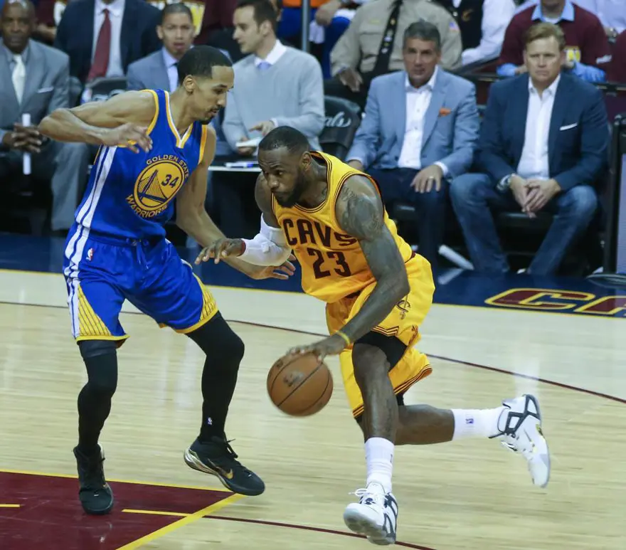 Cavaliers öne geçti , LeBron rekor kırdı 11