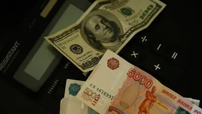 Putin'in rublesi, Trump'ın dolarını yeniyor