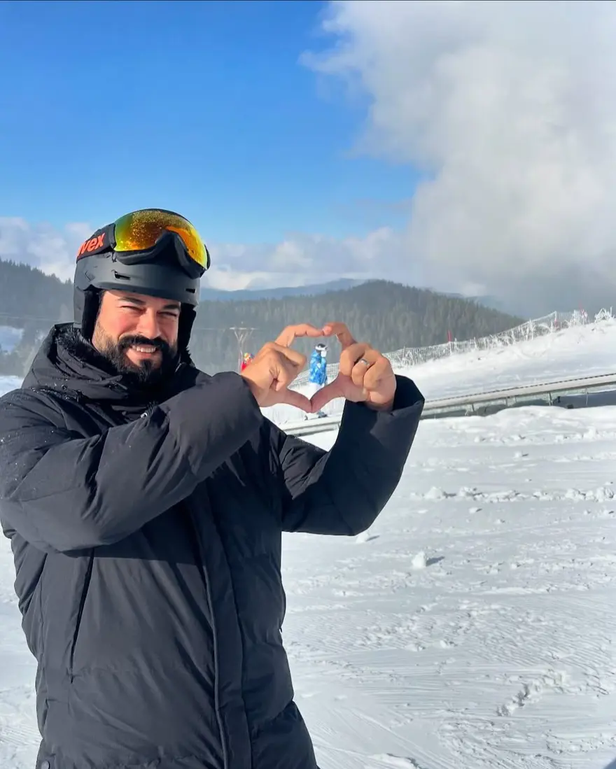 Fahriye Evcen ile Burak Özçivit kayak tatilinde: Nasıl olduğunu anlamadım 