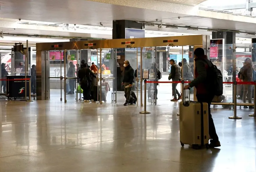 İtalya'da kız kardeşi karantinada ölen İtalyandan isyan çağrısı: Yardım edin 12