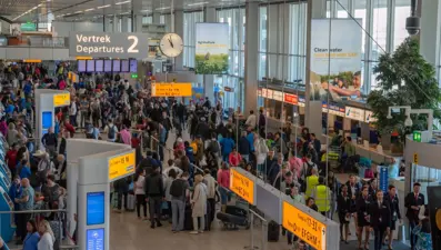 Hollanda'da ordu havalimanına yardıma çağrıldı