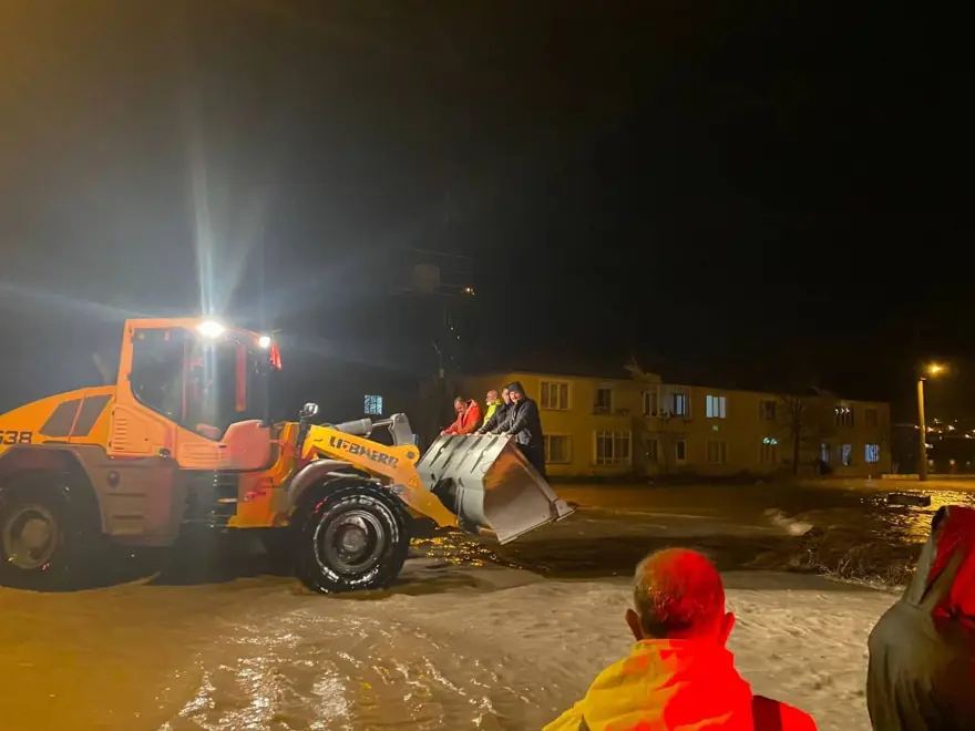 Edirne Uzunköprü'de dere taştı: Mahsur kalanlar kurtarıldı 8
