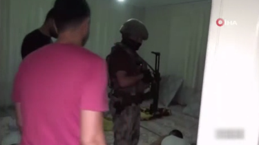 Polis dolandırıcıları tek tek yataklarından aldı