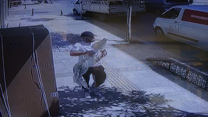 Terziye öldüresiye dayak | Müşteri çığlık atınca kaçmak zorunda kaldılar 1 Terziye öldüresiye dayak | Müşteri çığlık atınca kaçmak zorunda kaldılar 1