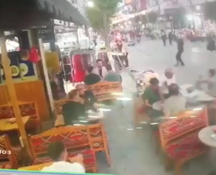 Gaziosmanpaşa'da korku dolu anlar: Motosiklet kafeteryaya daldı 